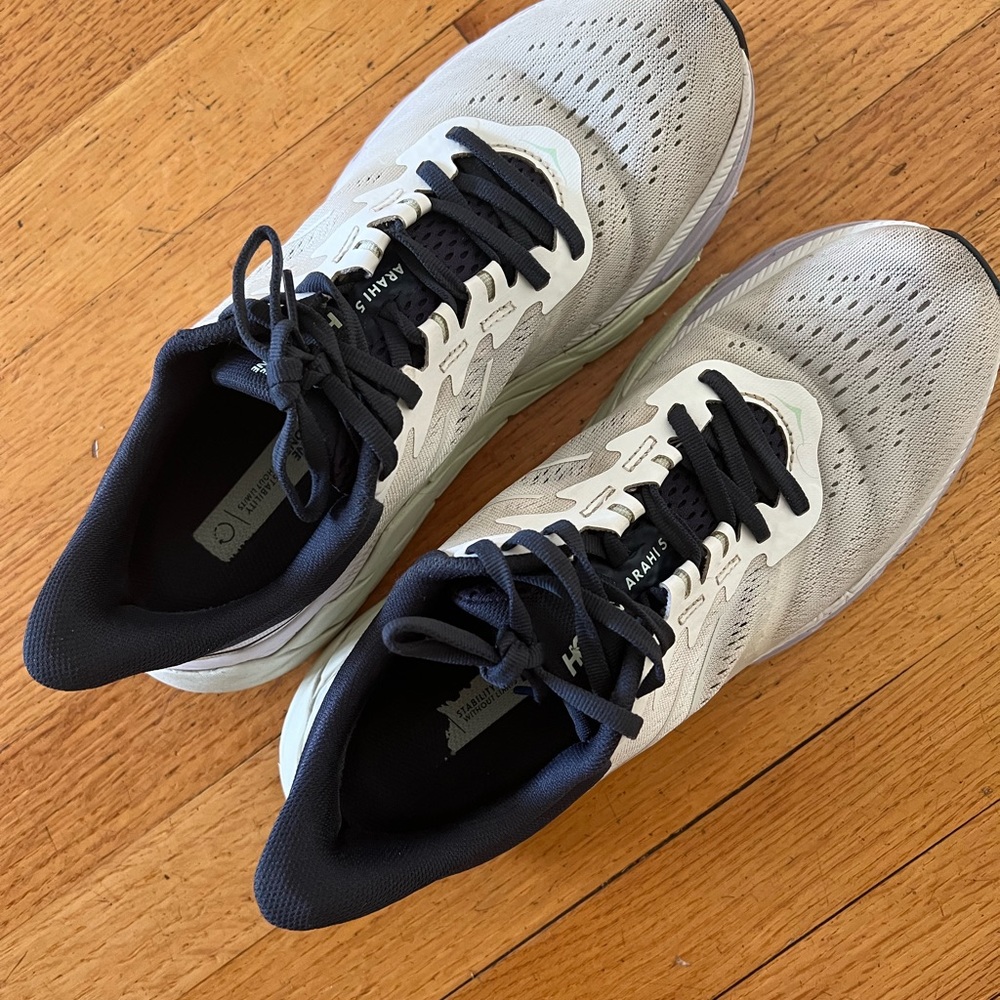 HOKA ONE ONE Arahi 5 Running Shoe